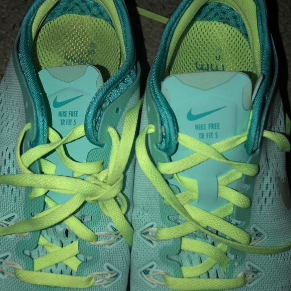 Nike's - Picture 4 of 4